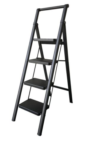 Scara din otel cu 4 trepte late de 30×20 cm pliabile, STRATEGIC, maxim 150 kg, vopsita Negru